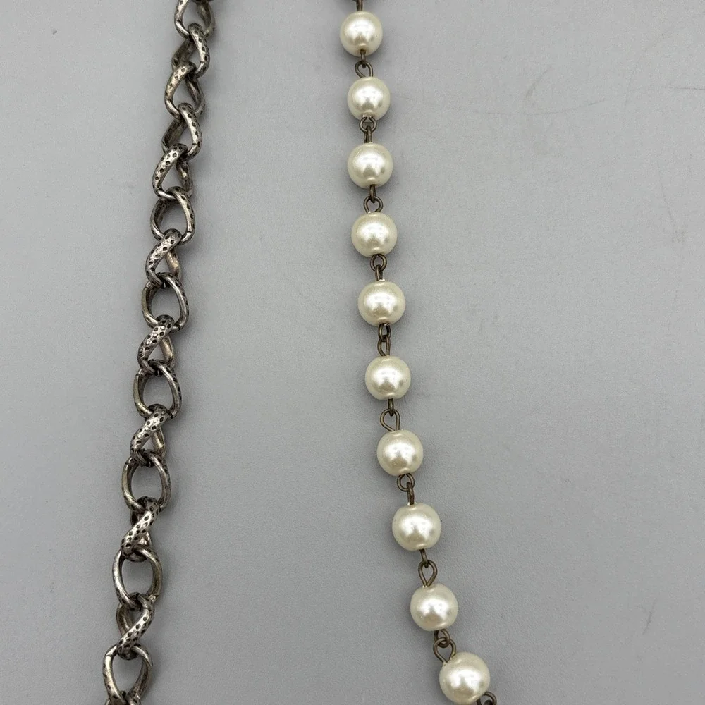 Vintage Faux Pearl Ornate‎ Statement Necklace Medallion Y2K Ornate Silver tone